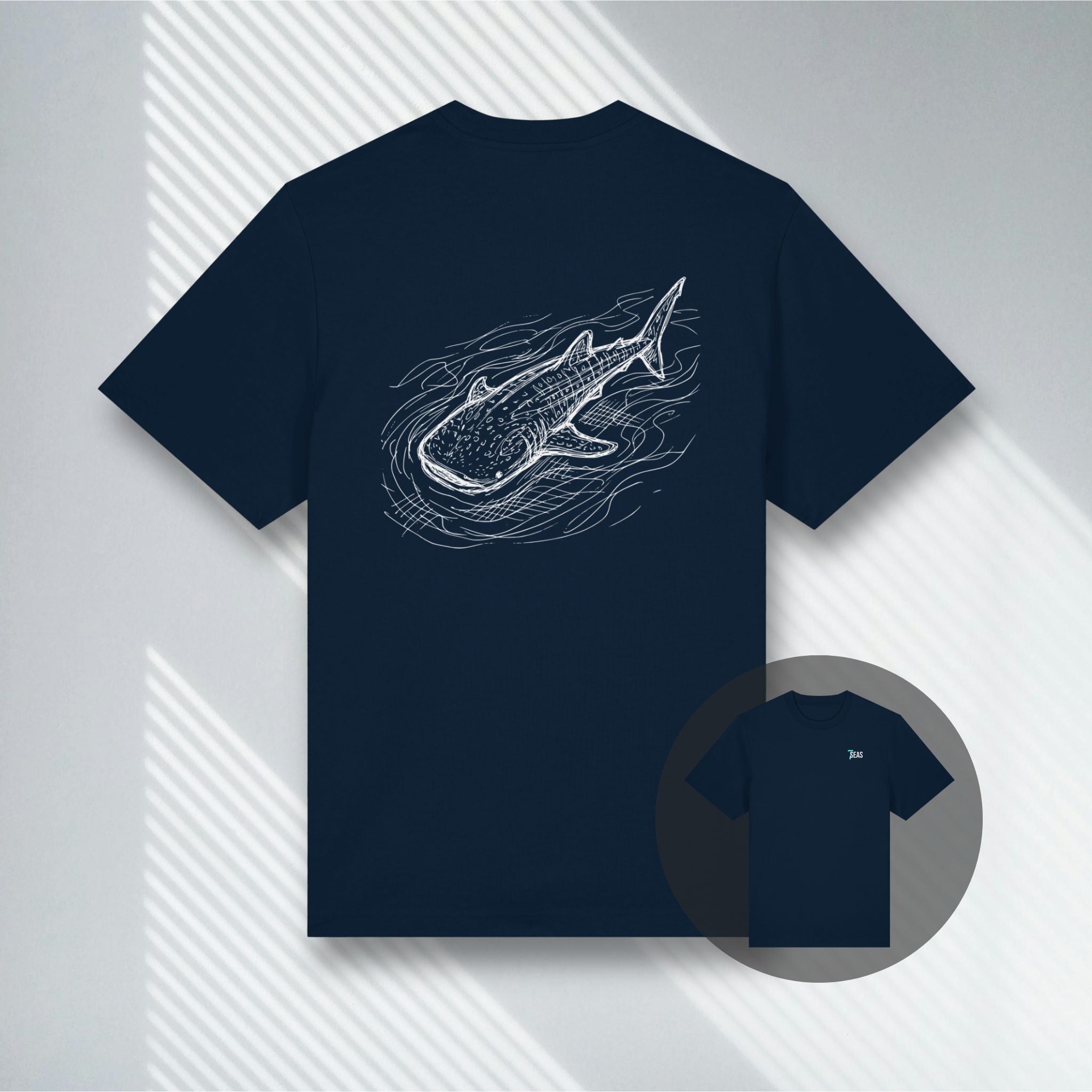 Dunkelblaues Relaxed Fit Shirt mit weißem Walhai-Print im technischen Blueprint-Stil.