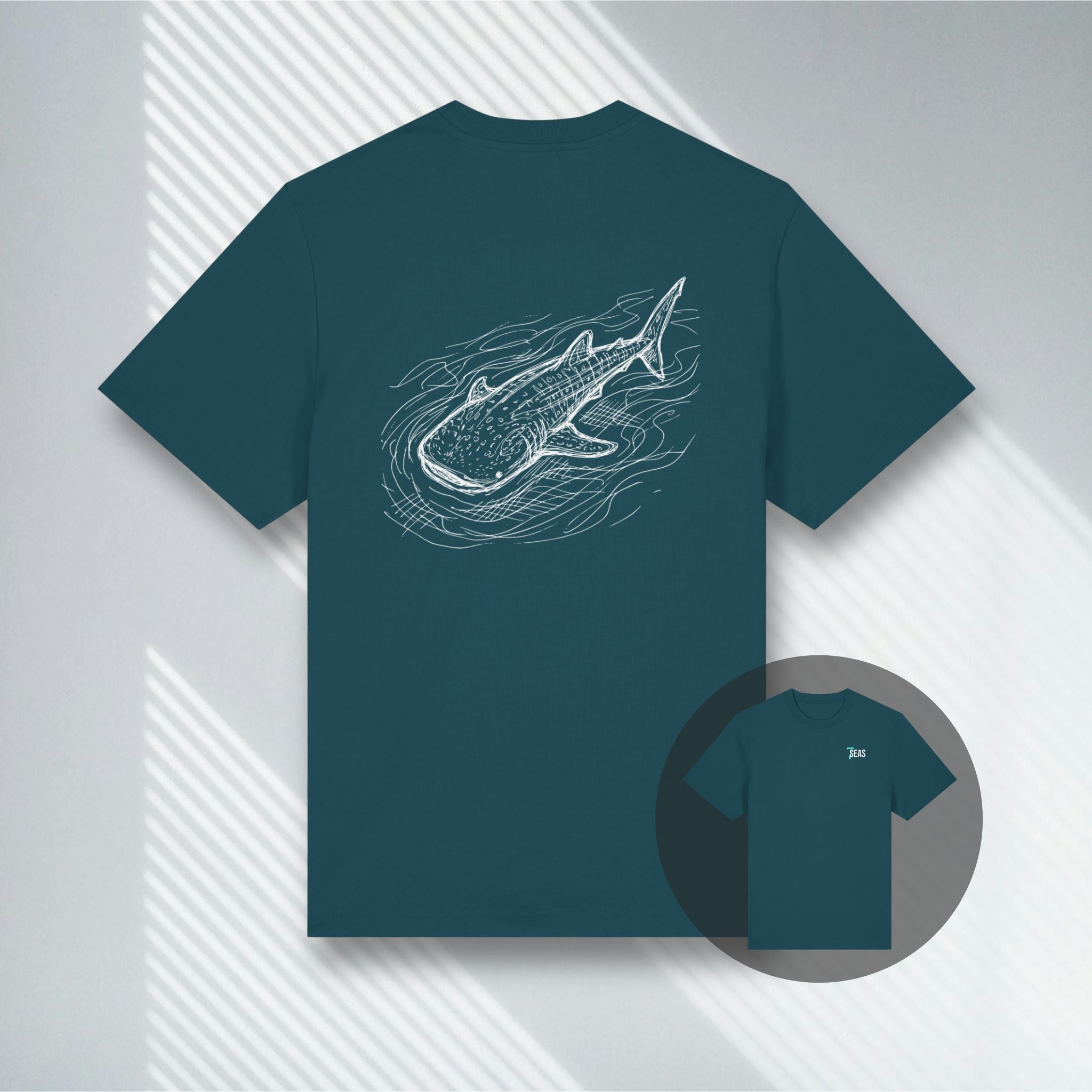 Deep Teal T-Shirt (Stargazer) aus Bio-Baumwolle mit Walhai-Strichzeichnung.