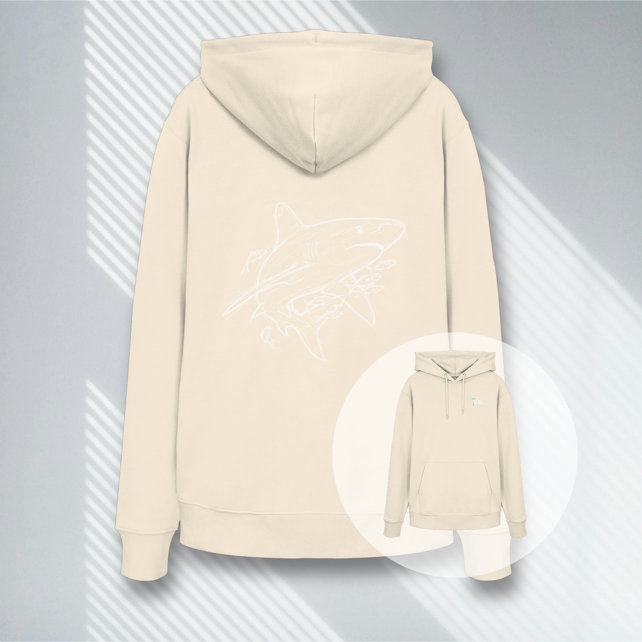 Bio-Hoodie in Natural Raw mit dem großformatigen Longimanus Motiv.