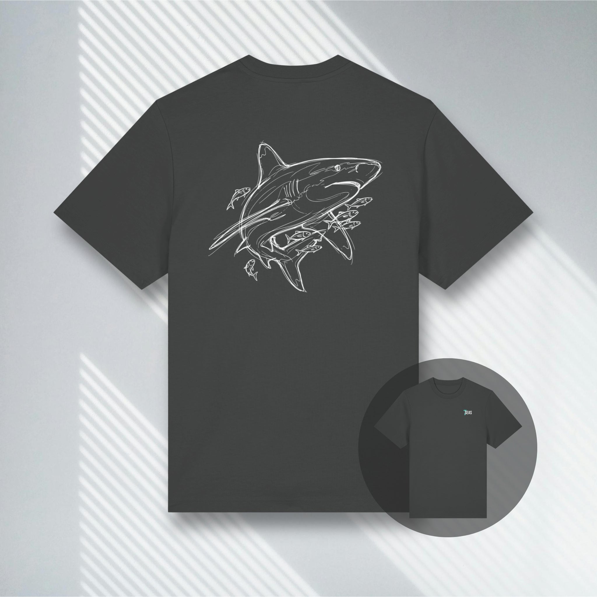 Anthrazitfarbenes Premium Shirt mit detaillierter Longimanus Illustration.