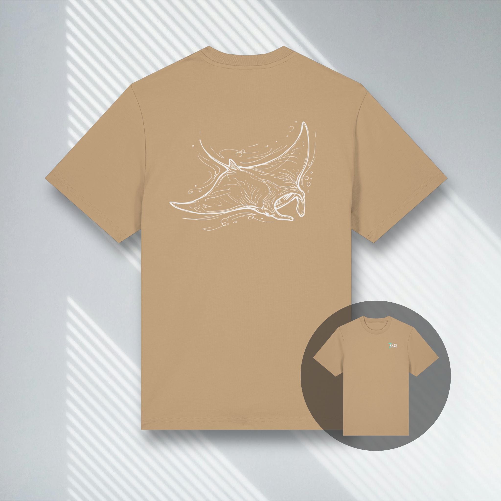Hellbraunes T-Shirt (Latte) mit Manta-Motiv der Oceanic Blueprints Serie, Fair Fashion.