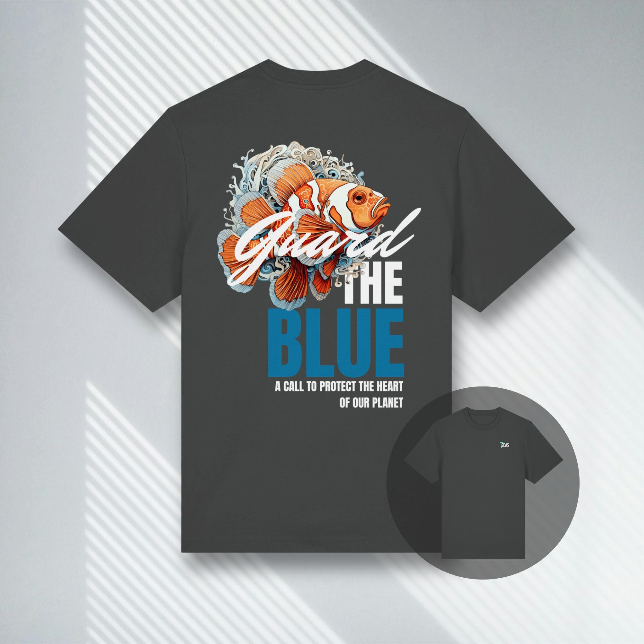 Anthrazitfarbenes Heavyweight Shirt mit Clownfisch-Grafik, nachhaltiger Scuba Lifestyle.