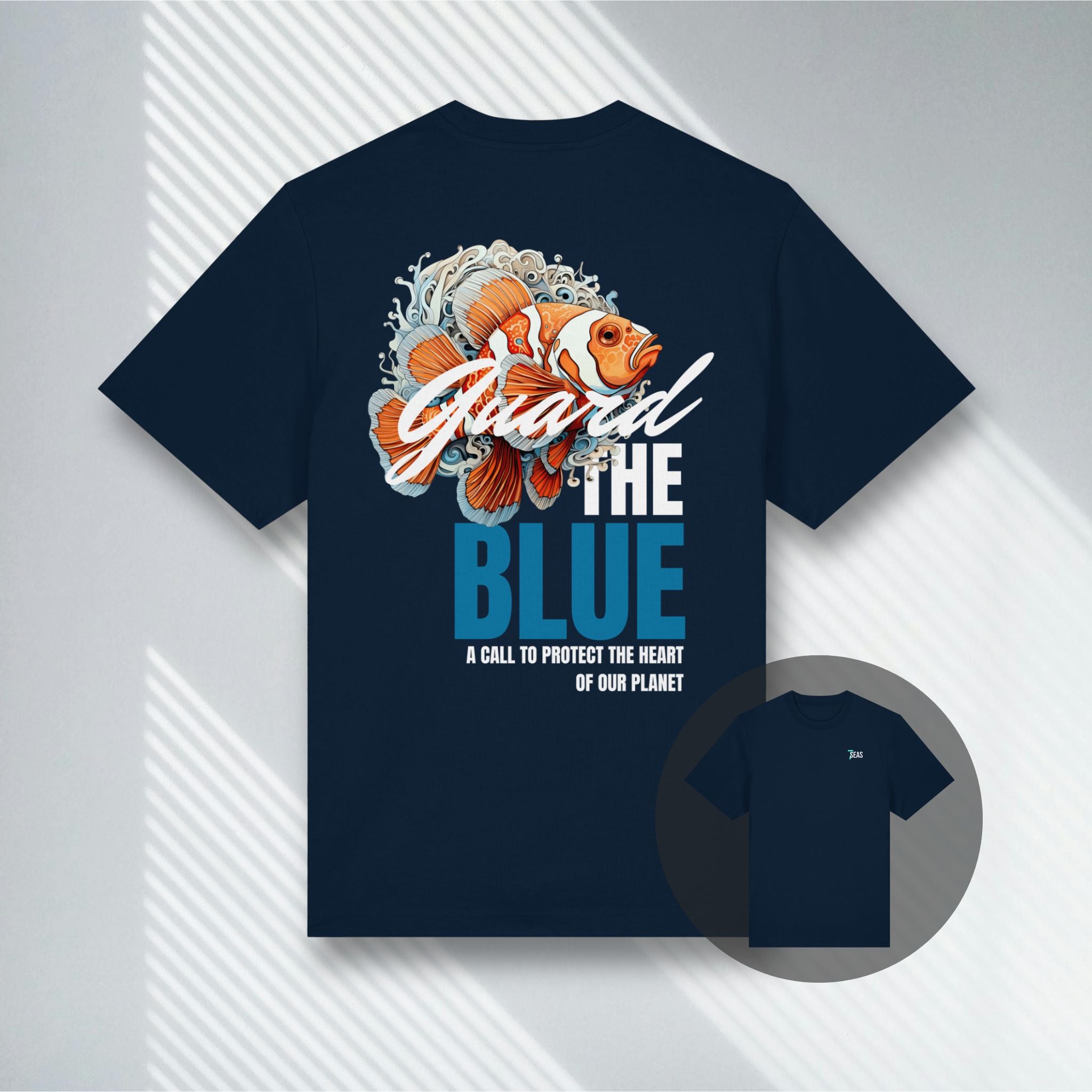 Dunkelblaues Heavyweight T-Shirt mit Clownfisch-Motiv, Guard the Blue Edition, hochwertige Bio-Baumwolle.
