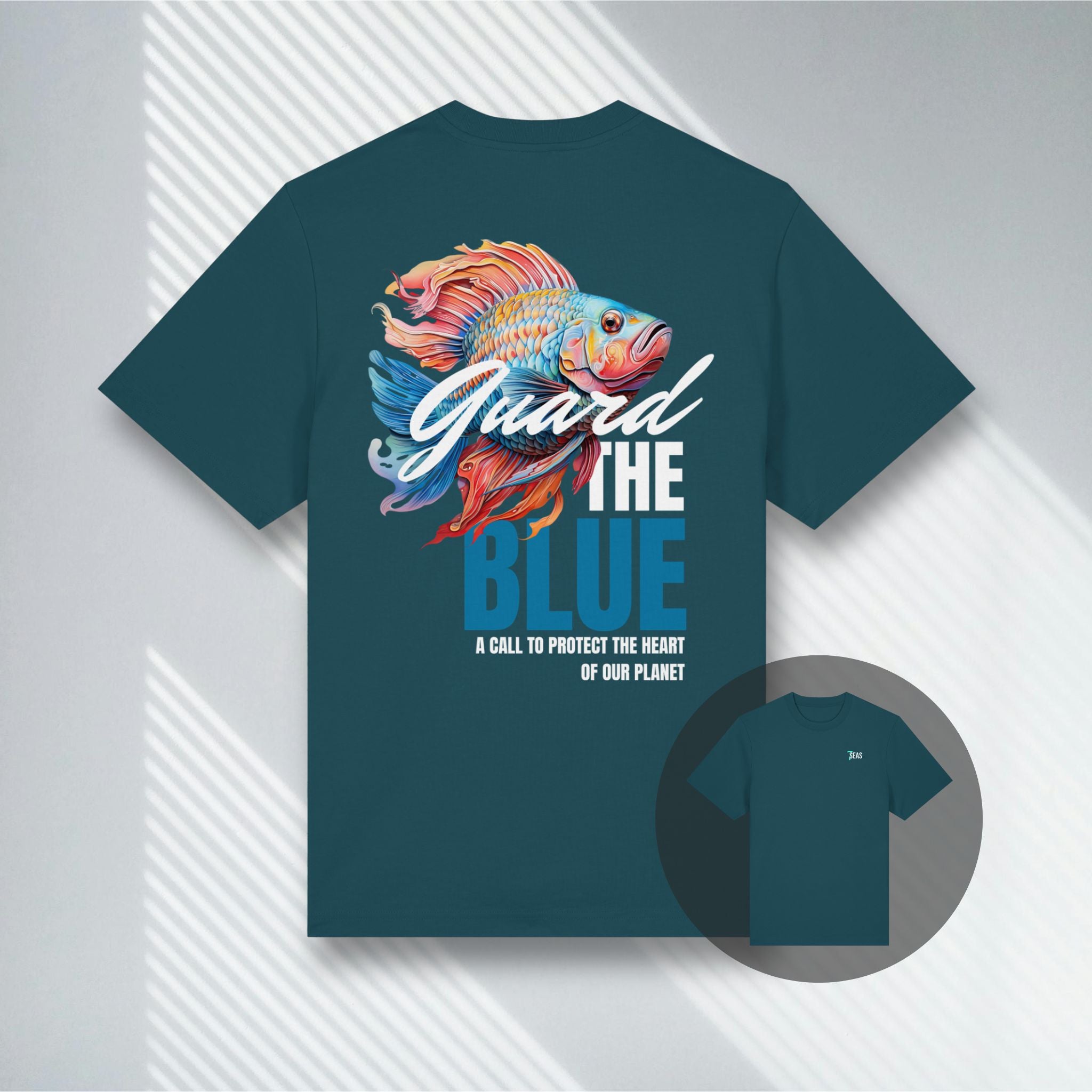 Dunkelblau-grünes T-Shirt für Taucher, Fisch-Motiv mit Mission Statement, Premium Bio-Qualität.