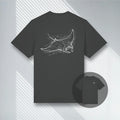 Anthrazitfarbenes Shirt mit technischer Manta-Zeichnung, nachhaltige Streetwear aus Bio-Baumwolle.