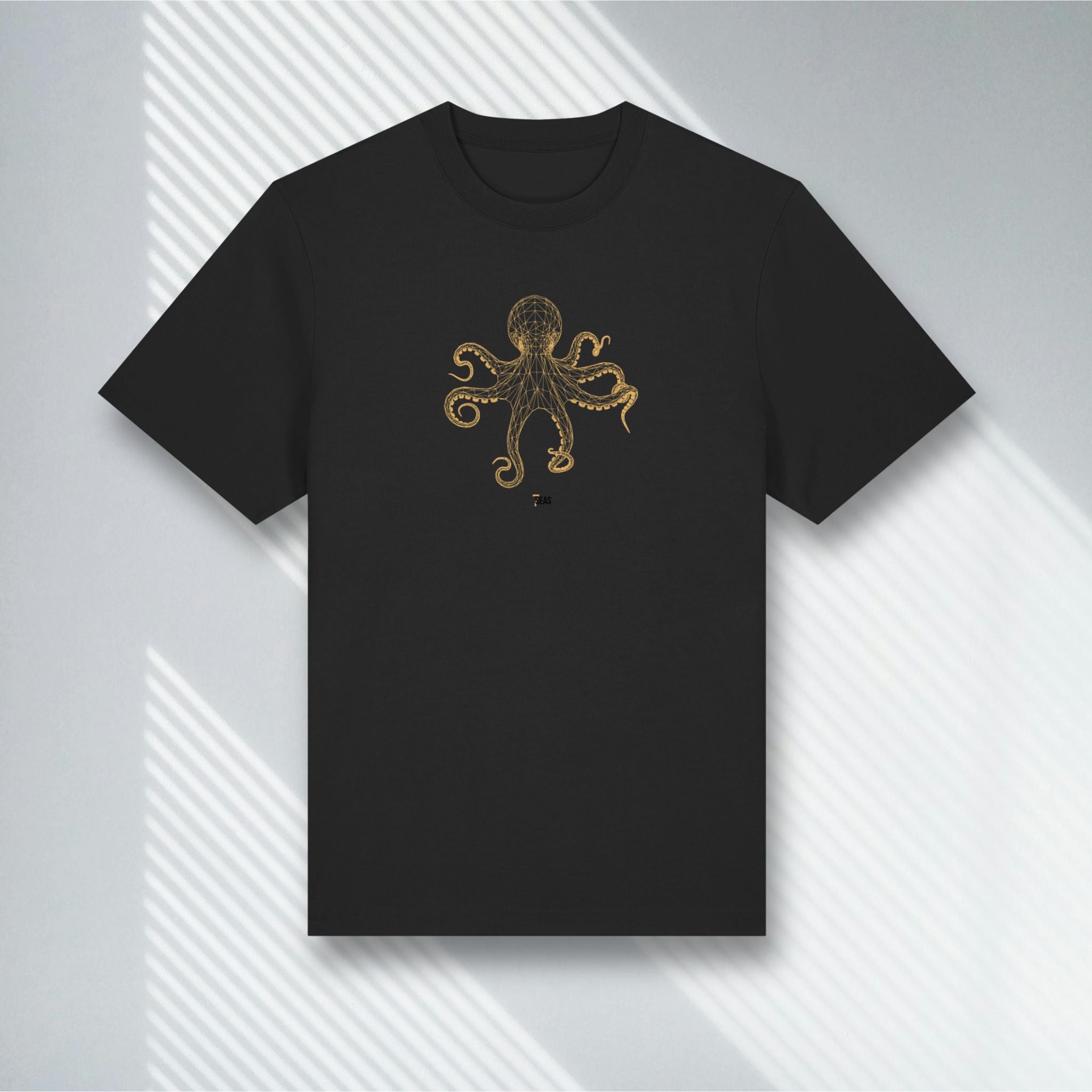 Schwarzes Premium Shirt mit goldenem geometrischen Oktopus, Stanley/Stella Black, Scuba Fashion.