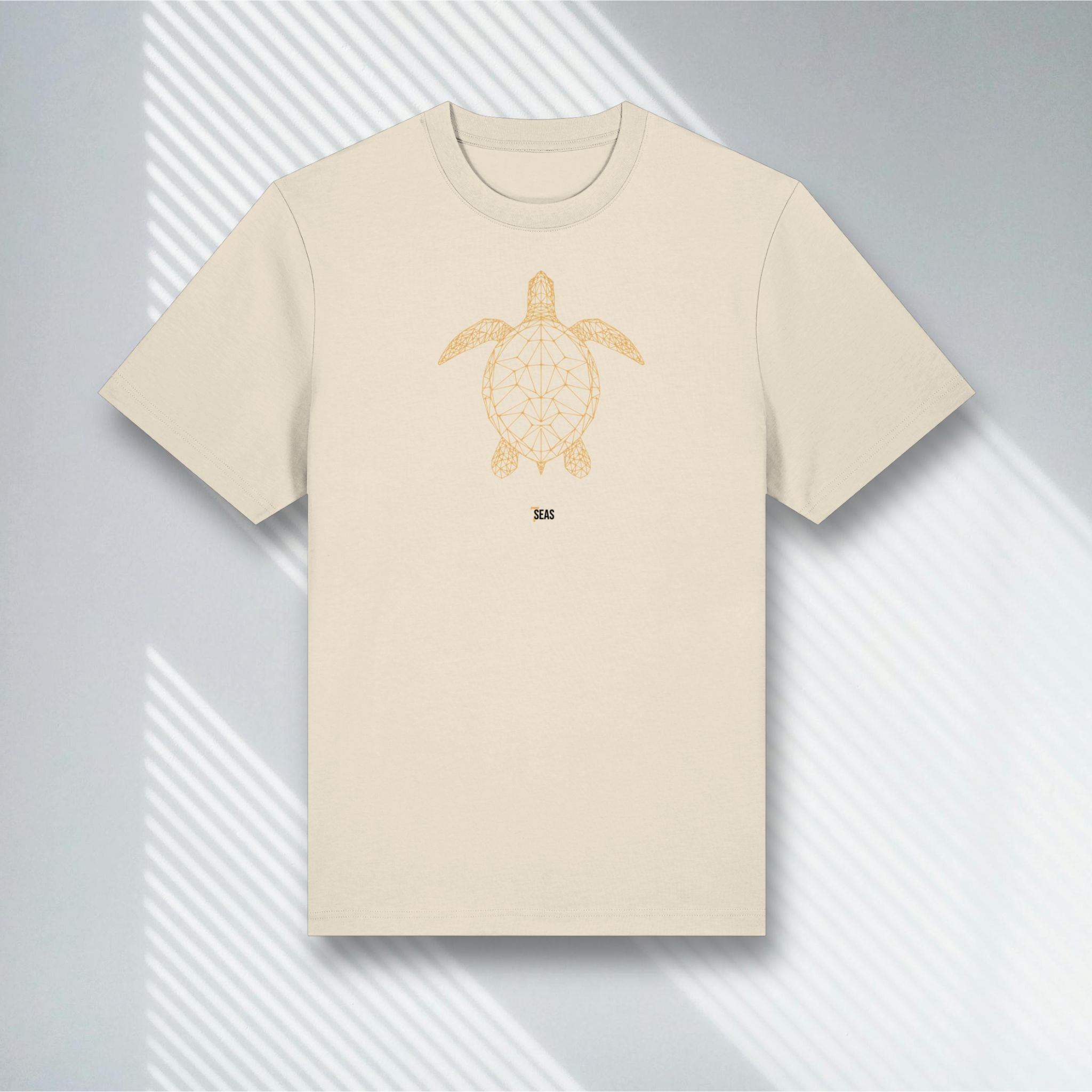 Naturfarbenes Bio-Shirt mit goldener geometrischer Schildkröte, Stanley/Stella Natural Raw, Minimalist Art.