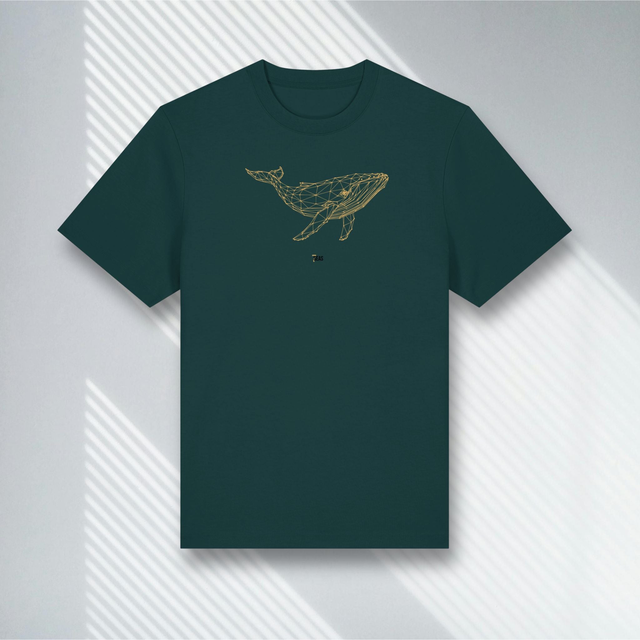 Salbeigrünes Bio-Shirt mit Wal Design in Gold, Stanley/Stella Glazed Green, nachhaltige Tauchermode.