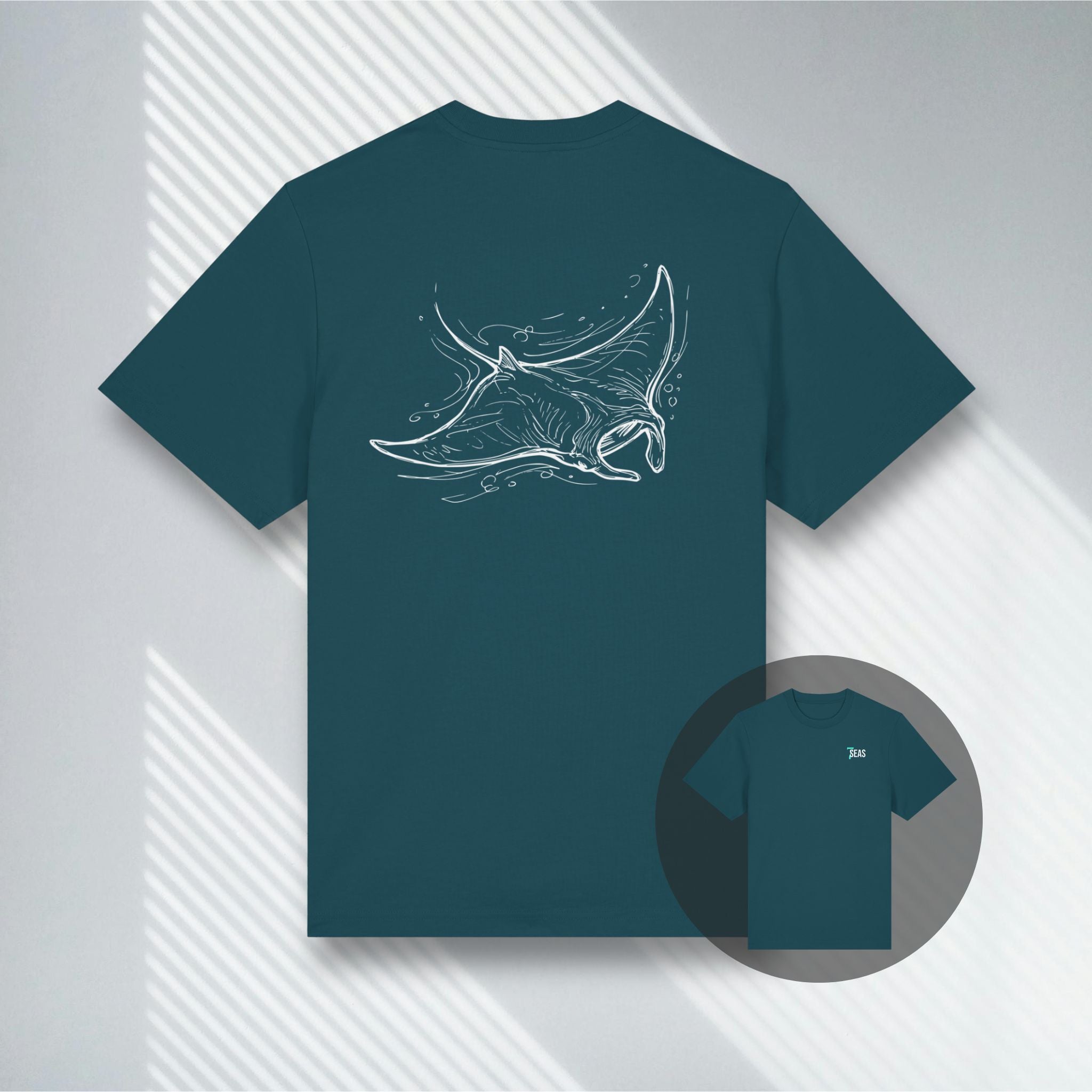 T-Shirt in Stargazer Blau mit technischem Manta-Print, hochwertige Qualität für Ocean Lover.