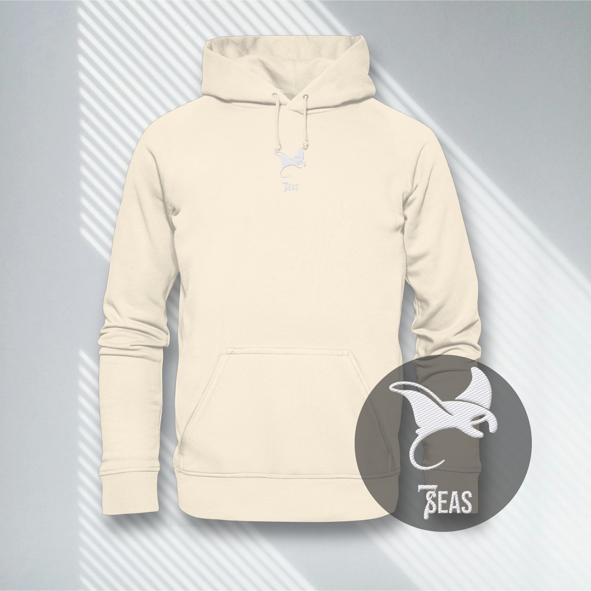 Ungefärbter Heavyweight Hoodie mit schwarzem Manta Stick, nachhaltige Mode für Taucher.