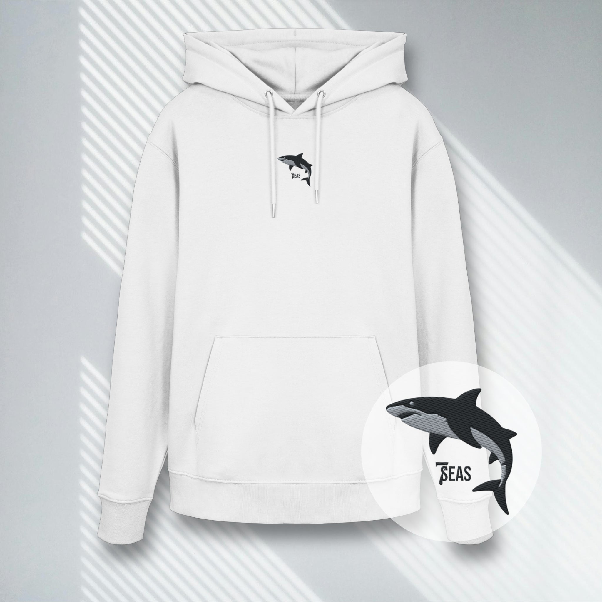 Weißer Bio-Baumwoll Hoodie mit dezentem Hai Stick, Stanley/Stella Cruiser 2.0.
