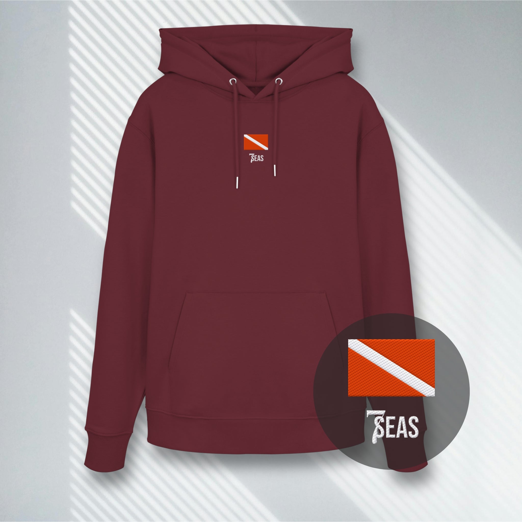 Weinroter Premium Hoodie mit rot-weißem Taucherflaggen-Stick auf der Brust, 7Seaspirations Essentials.