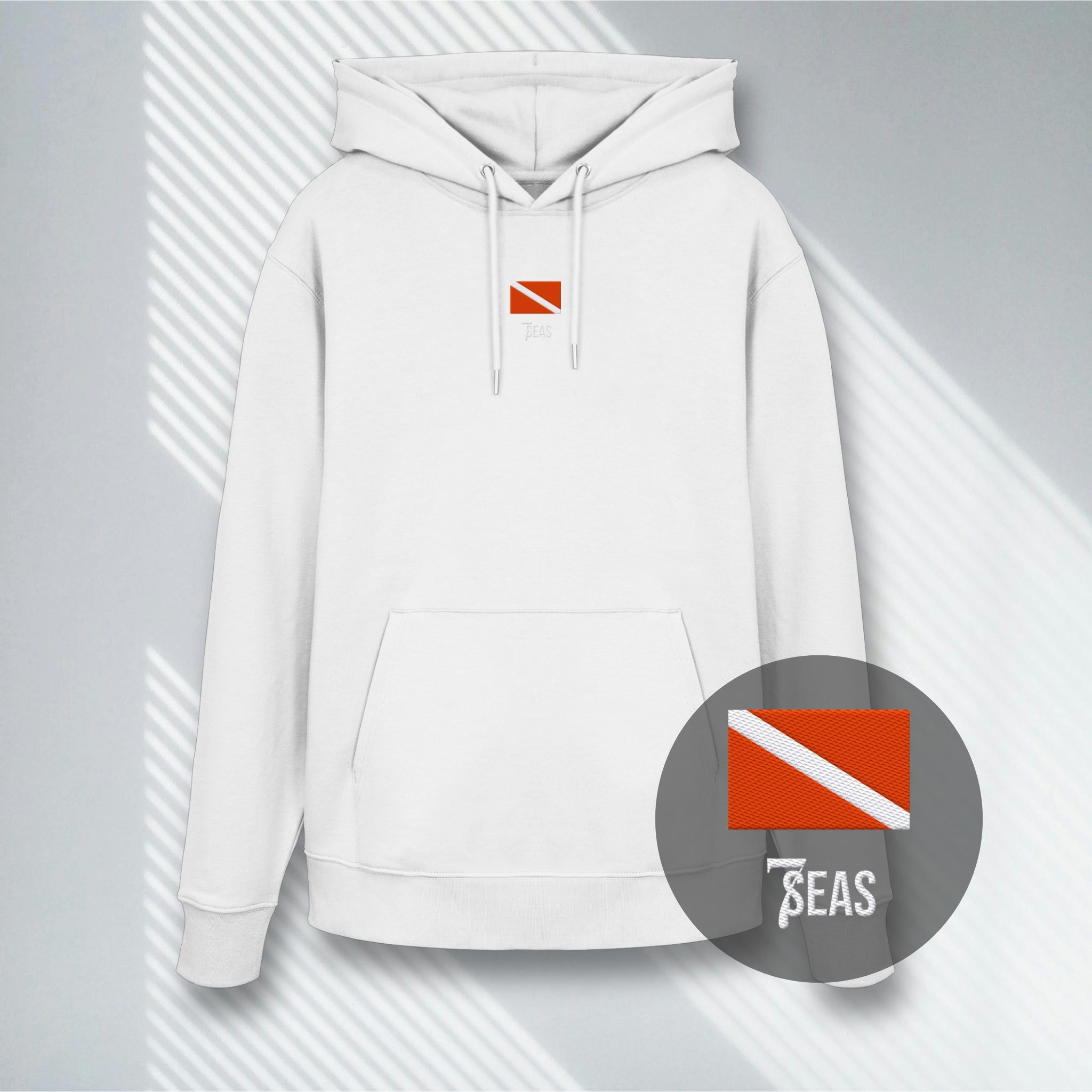 Weißer Heavyweight Hoodie mit Signalflagge-Stickerei, Scuba Lifestyle Bekleidung.