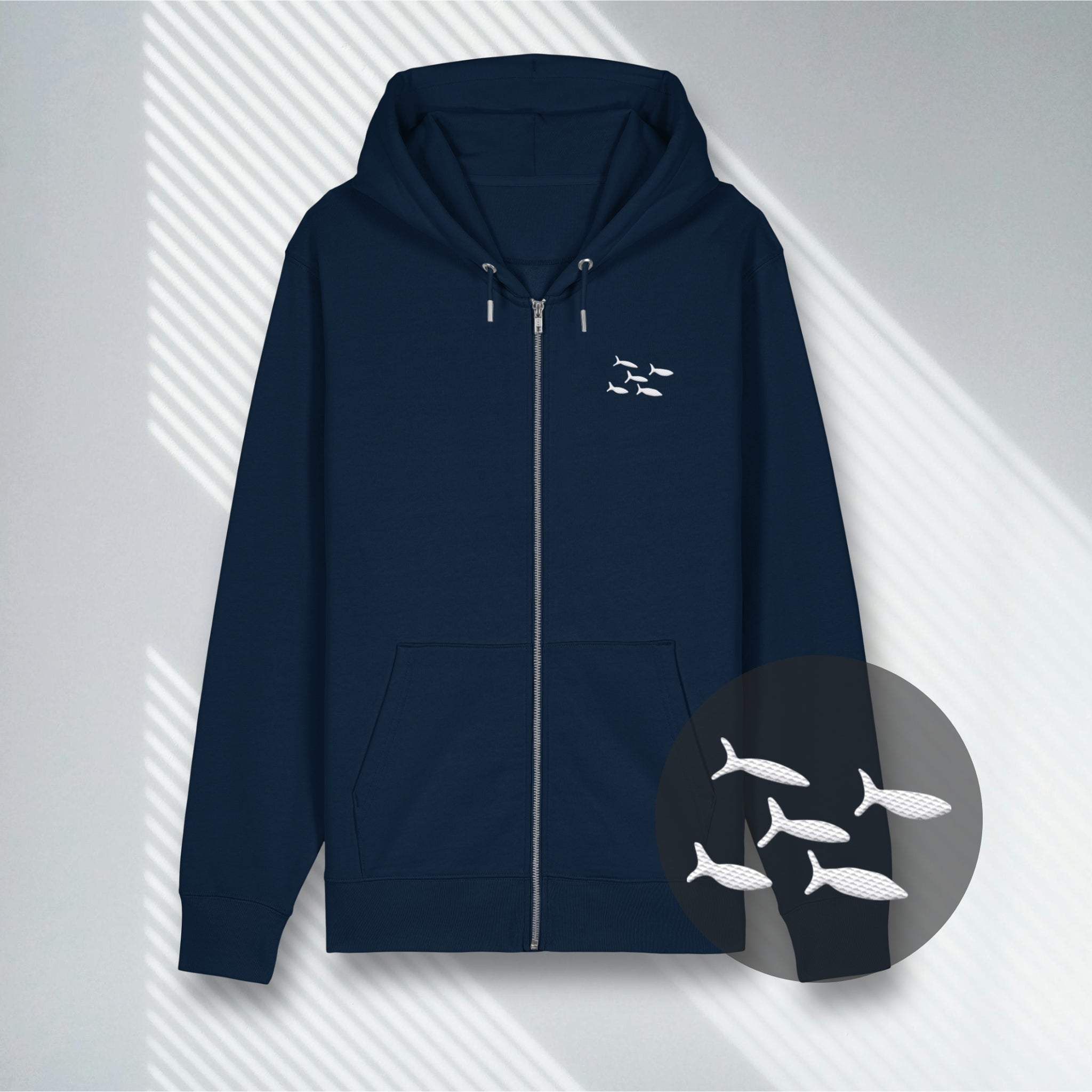 Dunkelblauer Premium Bio-Baumwoll Zipper mit weißem Schwarm-Stickmotiv, After-Dive Essential.